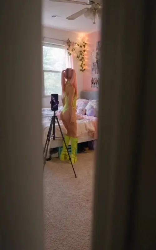 My Stepsister Thinks I’m Pathetic – opening frame of episode 1